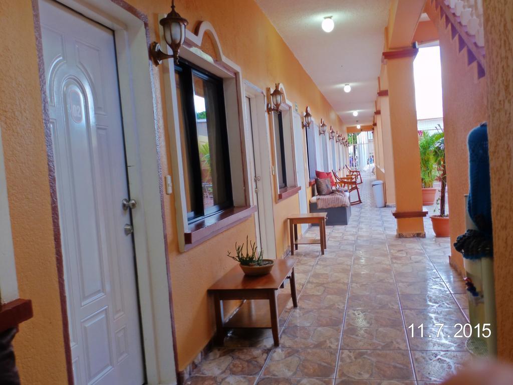 Uw Oasis Hotel ลาเซย์บา ภายนอก รูปภาพ