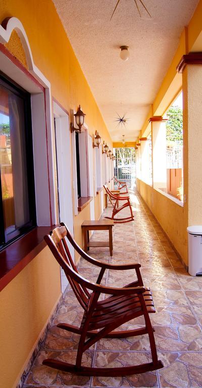 Uw Oasis Hotel ลาเซย์บา ภายนอก รูปภาพ