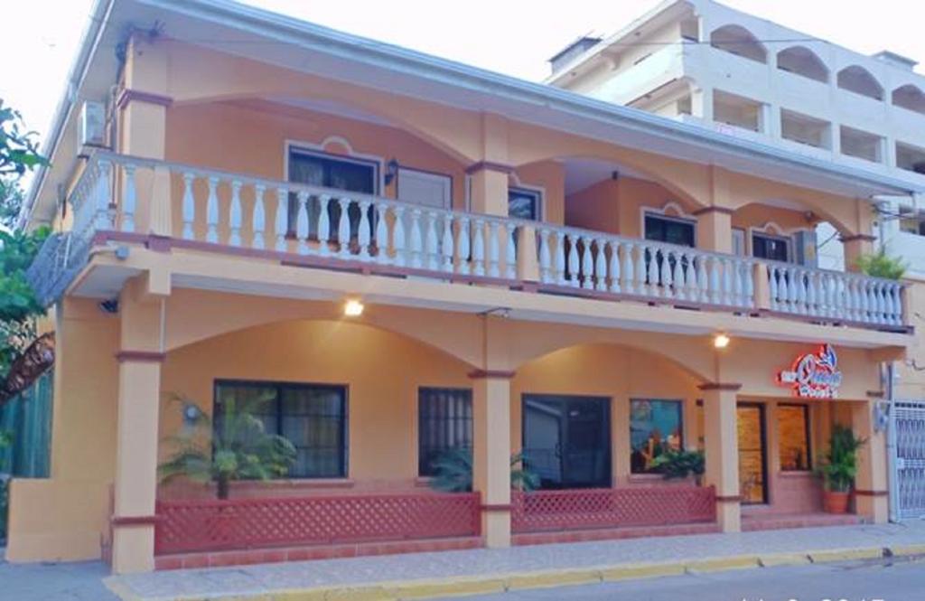 Uw Oasis Hotel ลาเซย์บา ภายนอก รูปภาพ