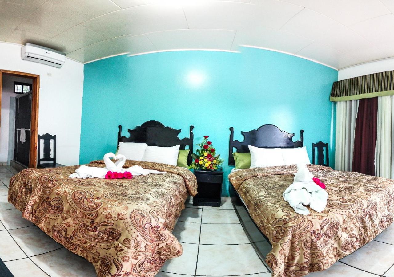 Uw Oasis Hotel ลาเซย์บา ภายนอก รูปภาพ