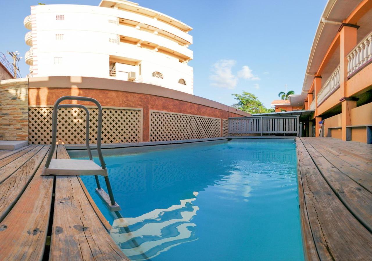 Uw Oasis Hotel ลาเซย์บา ภายนอก รูปภาพ