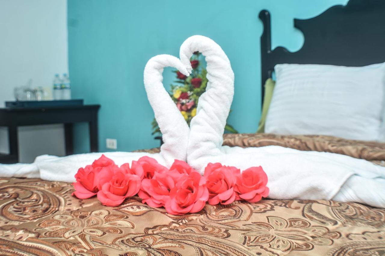 Uw Oasis Hotel ลาเซย์บา ภายนอก รูปภาพ