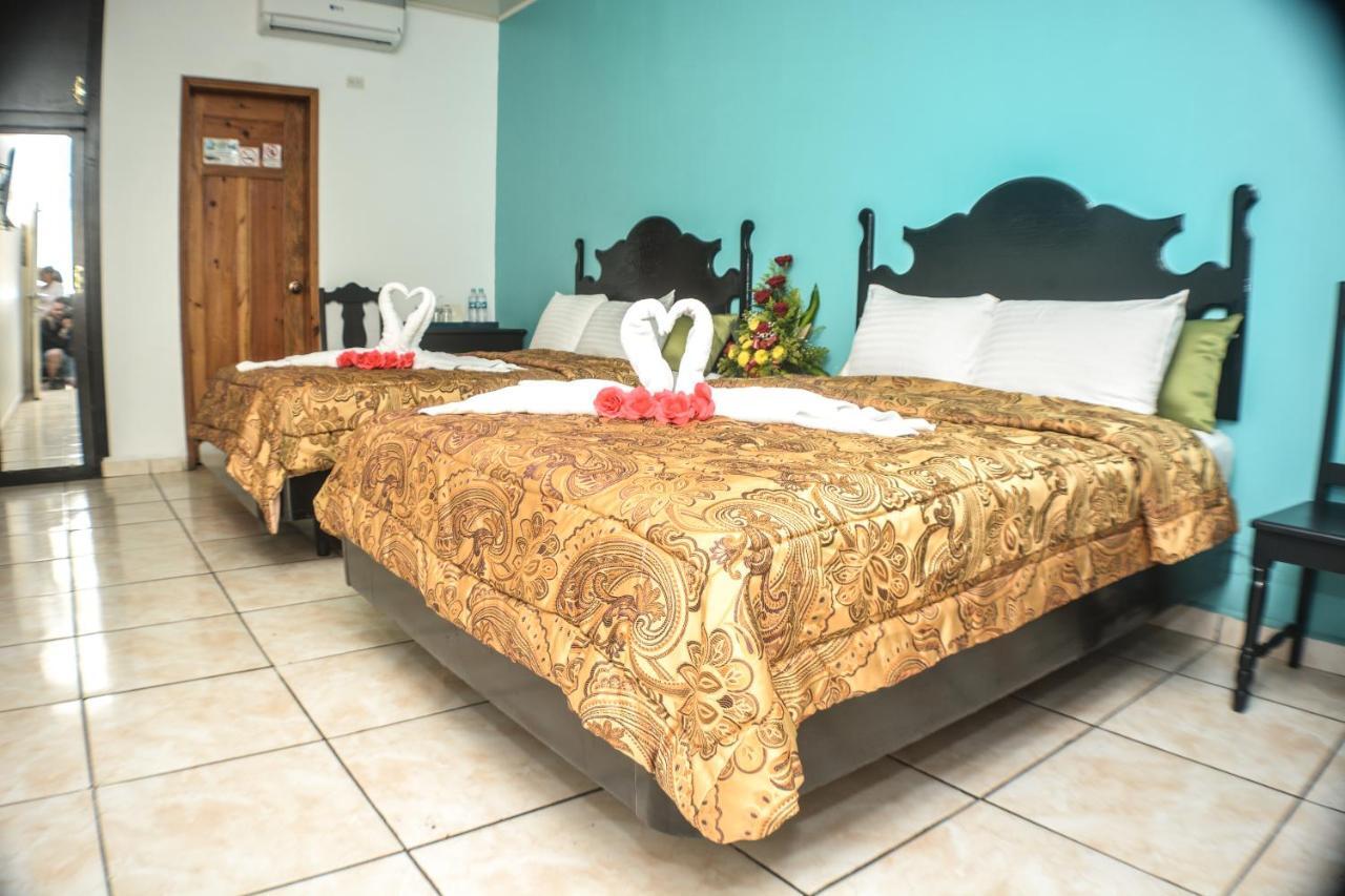 Uw Oasis Hotel ลาเซย์บา ภายนอก รูปภาพ